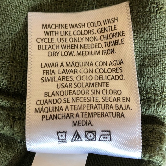 Women’s Time and Tru Green Blouse, Medium (8-10) pre-owned, pet/smoke free home - Picture 5 of 10